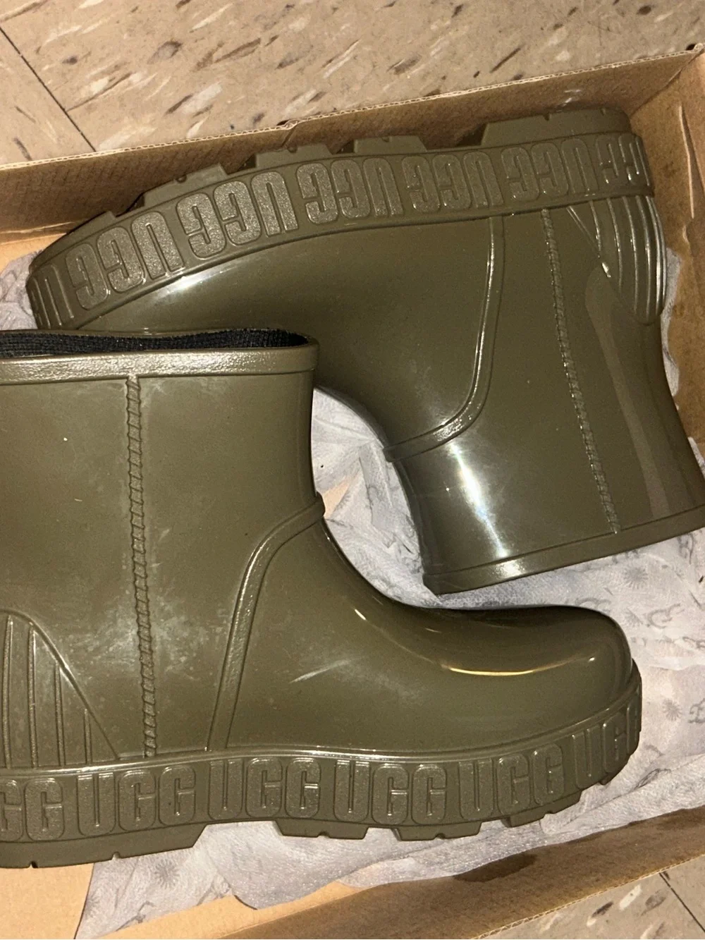UGG Women's Drizlita Waterproof Rain Boot size 7